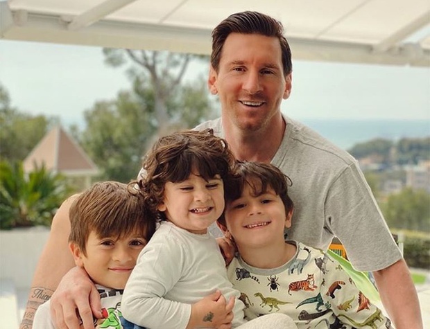 On the field is a football legend, at home Messi is a great father with a different way of teaching his children than rival Ronaldo - Photo 2.