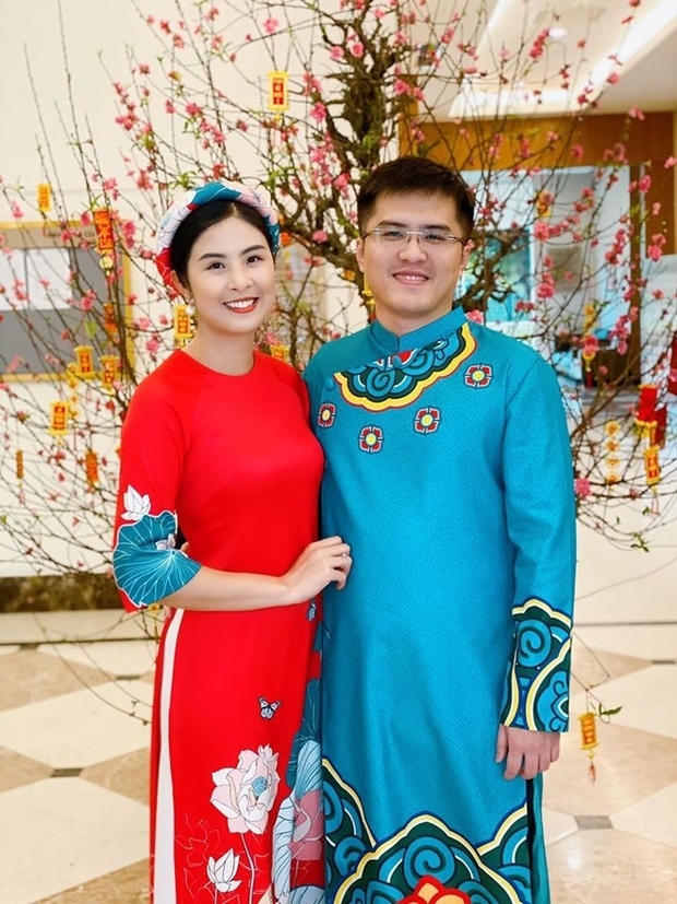 11 năm yêu của Hoa hậu Ngọc Hân cùng vị hôn phu và bức ảnh hiếm ở lễ dạm ngõ - Ảnh 2.