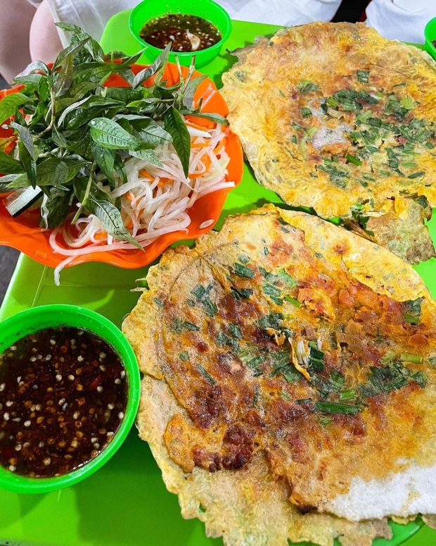 Bánh ép - món ăn vặt siêu hấp dẫn ở cố đô Huế