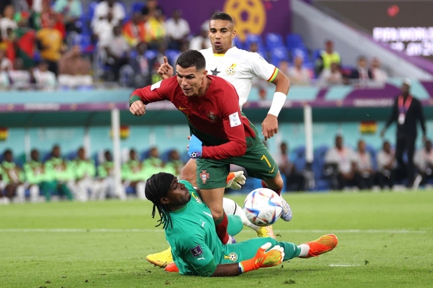 Ronaldo rưng rưng nước mắt hát quốc ca trận Bồ Đào Nha vs Ghana - Ảnh 5.