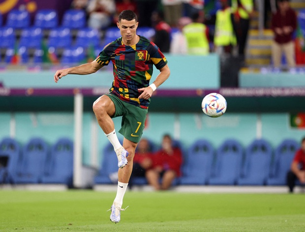 Xem hình ảnh Ronaldo khởi động trước trận gặp Ghana - Ảnh 1.