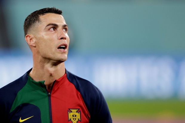 Ronaldo rưng rưng nước mắt hát quốc ca trận Bồ Đào Nha vs Ghana - Ảnh 2.