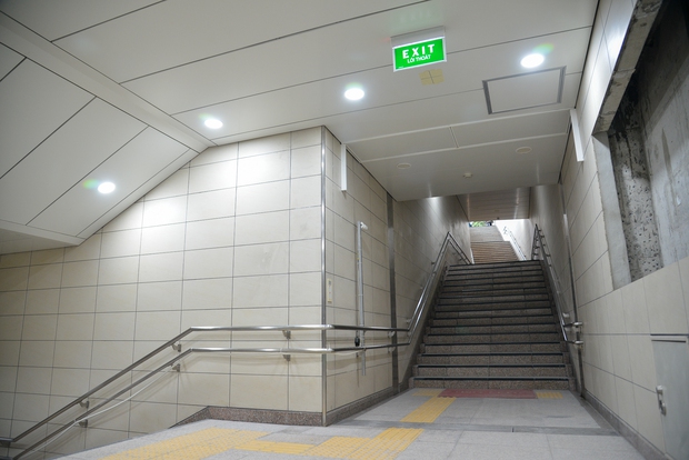 Bên trong nhà ga ngầm đầu tiên hoàn thành 100% của tuyến Metro TP.HCM - Ảnh 3.