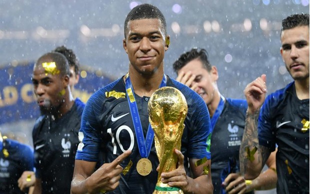 Tuổi 23 của cầu thủ triệu phú Kylian Mbappe: Cầu thủ được trả lương cao nhất FIFA World Cup 2022, vượt mặt cả Messi lẫn Ronaldo, chi bộn tiền cho đam mê xe cộ, sưu tập giày hàng hiệu - Ảnh 4.