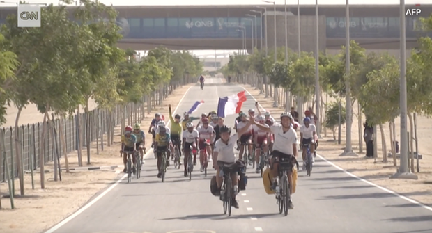 Đạp xe gần 7.000km đến Qatar xem World Cup - Ảnh 4.
