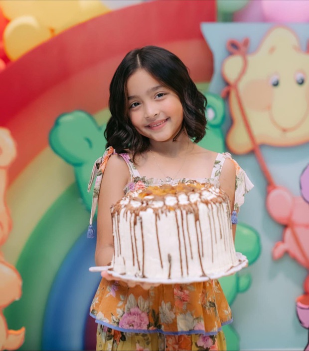 The most beautiful daughter in the Philippines causes a storm with her moments at her 7th birthday party - Photo 5.