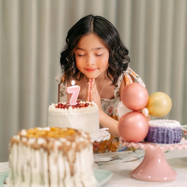 The most beautiful daughter in the Philippines causes a storm with moments at her 7th birthday party - Photo 2.