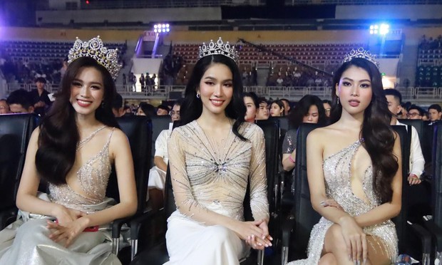 Dàn mỹ nhân ngồi hàng ghế đầu ở chung khảo Hoa hậu Việt Nam - Ảnh 2.