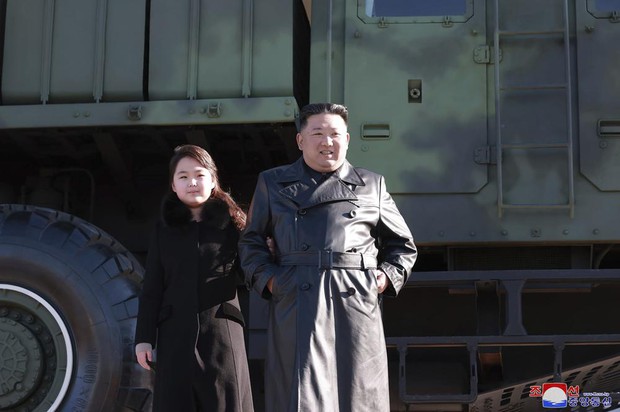 Con gái ông Kim Jong-un xuất hiện lần thứ hai khiến truyền thông xôn xao về ẩn ý của Triền Tiên - Ảnh 9.