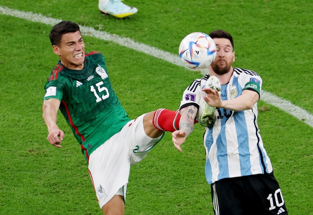 Siêu nhân Messi giải cứu Argentina trước Mexico - Ảnh 7.