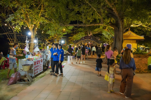 Thêm nhiều hoạt động trải nghiệm thu hút khách tại Chợ đêm “Cầu ngói Thanh Toàn” - Ảnh 2.