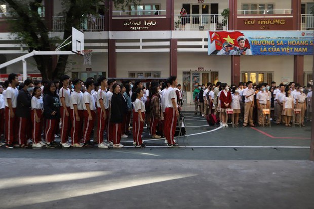 Sau vụ ngộ độc thực phẩm, hàng trăm học sinh Trường Ischool Nha Trang đi học lại - Ảnh 1.