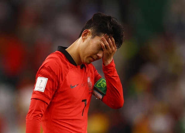 Son Heung Min thất thần sau trận thua đáng tiếc của Hàn Quốc - Ảnh 3.