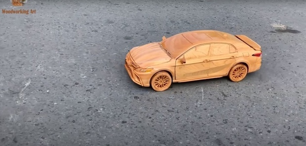 Cận cảnh Toyota Camry bằng gỗ vô cùng tinh xảo của thợ mộc Việt - Ảnh 10.