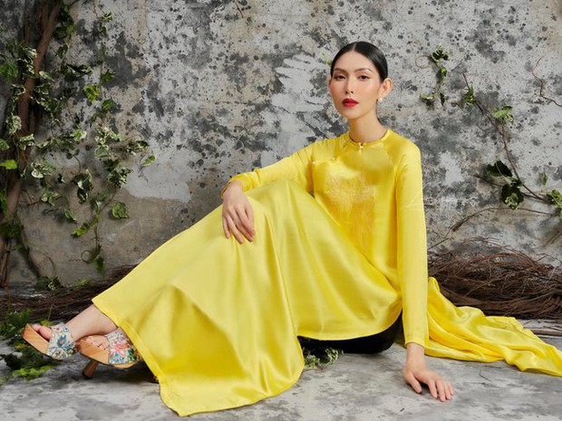 Áo dài Tết 2023: Xu hướng hoa văn thêu trở lại tô điểm nét xuân ngời - Ảnh 12. Áo dài Tết 2023: Xu hướng hoa văn thêu trở lại tô điểm nét xuân ngời - Ảnh 12.