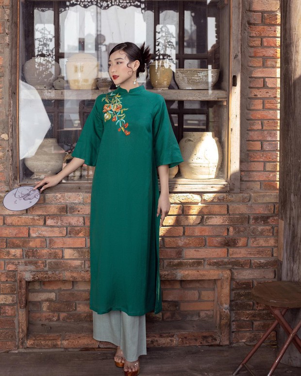 Áo dài Tết 2023: Xu hướng hoa văn thêu trở lại tô điểm nét xuân ngời - Ảnh 1. Áo dài Tết 2023: Xu hướng hoa văn thêu trở lại tô điểm nét xuân ngời - Ảnh 1.