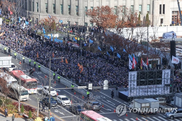 Tàu điện ngầm ở Seoul rối loạn vì đình công quá lớn - Ảnh 2.