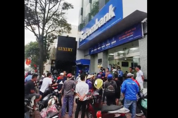 Sa thải trưởng phòng và 2 phó phòng giao dịch ngân hàng vì vỡ nợ khách hàng - Ảnh 1. Sa thải trưởng phòng và 2 phó phòng giao dịch ngân hàng vì vỡ nợ khách hàng - Ảnh 1.