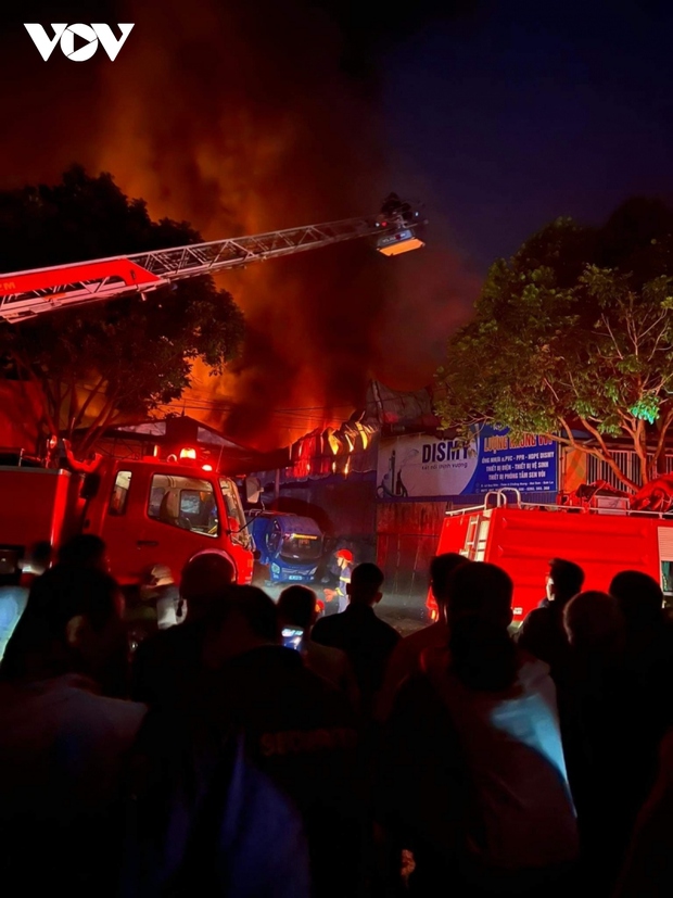 Cháy lớn ở Sơn La thiệt hại ước tính hàng chục tỷ đồng - Ảnh 2.