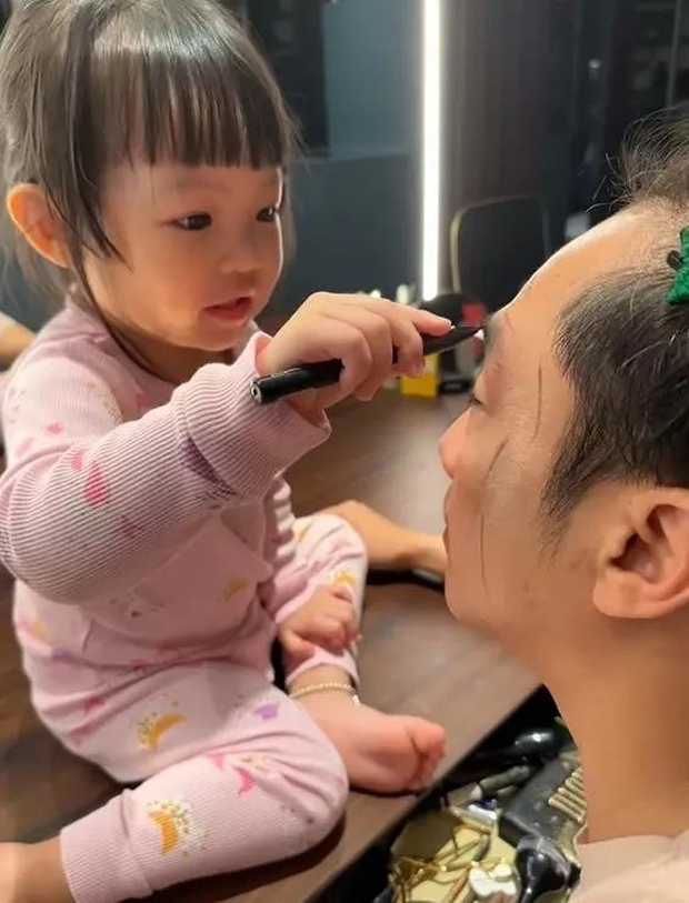 Cường Đô La trở thành người mẫu để con gái Suchin trổ tài make-up - Ảnh 3.