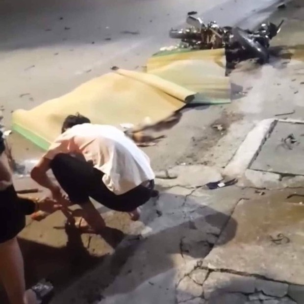 Xe máy tông gốc cây bên đường, 2 thanh niên tử vong tại chỗ - Ảnh 1. Xe máy tông gốc cây bên đường, 2 thanh niên tử vong tại chỗ - Ảnh 1.