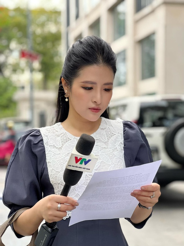Loạt set đồ lên sóng nổi bật của BTV Hải Vân - Ảnh 13. Loạt set đồ lên sóng nổi bật của BTV Hải Vân - Ảnh 13.
