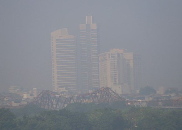 Hà Nội: Sương mù dày đặc, ô nhiễm không khí ở mức có hại cho sức khỏe - Ảnh 4.