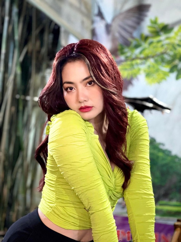 Ngọc Lan hé lộ tạo hình gái ngành trong phim Mẹ Rơm - Ảnh 2. Ngọc Lan hé lộ tạo hình gái ngành trong phim Mẹ Rơm - Ảnh 2.