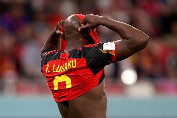 Lukaku làm hành động đáng xấu hổ sau màn trình diễn tệ hại - Ảnh 6.