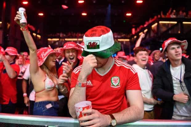 Chùm ảnh: Không khí World Cup 2022 sôi động khắp thế giới tạo nên bữa tiệc tràn ngập màu sắc và cảm xúc khó quên - Ảnh 4.
