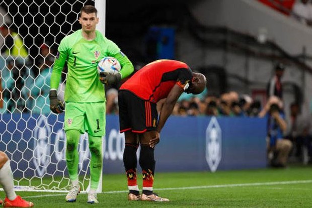 Lukaku làm hành động đáng xấu hổ sau màn trình diễn tệ hại - Ảnh 4.