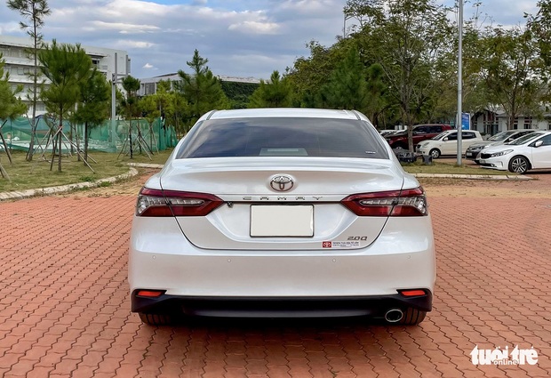 Chủ xe Toyota Camry: Thiết kế đẹp không phô trương, vỏ hơi mỏng, xe đầm chắc - Ảnh 5.