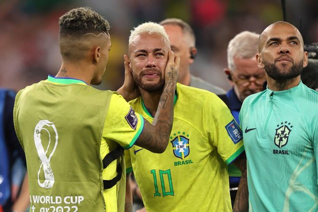 Ronaldo: Các cầu thủ Brazil nên nằm giả chết để tránh bàn thua - Ảnh 1.