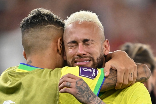 Neymar khóc nức nở, con trai cầu thủ Croatia an ủi - Ảnh 11.