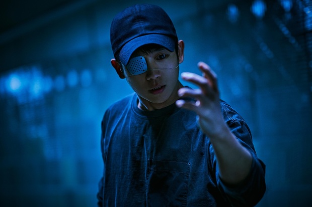 Connect: Go Kyung Pyo làm khán giả sởn gai ốc, Jung Hae In diễn xuất đỉnh ở phim kinh dị mới - Ảnh 2.