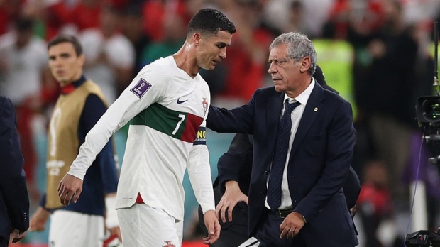 Ronaldo dự bị 2 trận, HLV Bồ Đào Nha nói không hối hận - Ảnh 1.