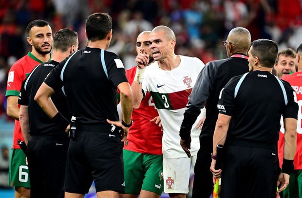 Ronaldo bật khóc nức nở sau khi bị loại khỏi kỳ World Cup cuối cùng sự nghiệp - Ảnh 8.