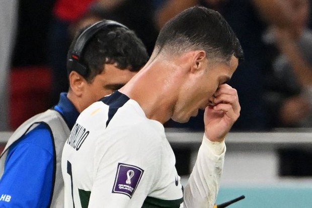 Ronaldo bật khóc nức nở sau khi bị loại khỏi kỳ World Cup cuối cùng sự nghiệp - Ảnh 3.