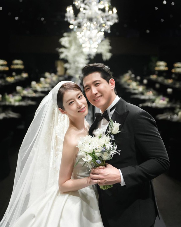 Jiyeon tung ảnh trong đám cưới đẹp như mơ, hé lộ khoảnh khắc cảm động với IU và T-ara - Ảnh 2.