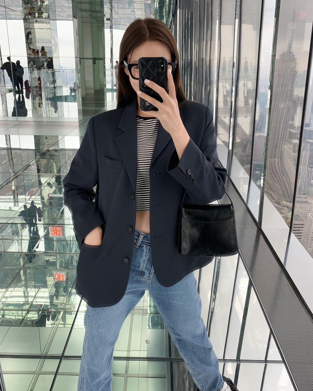 5 kiểu áo phù hợp diện bên trong blazer - Ảnh 10. 5 kiểu áo phù hợp diện bên trong blazer - Ảnh 10.