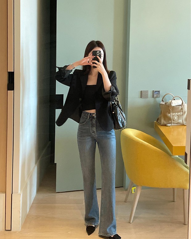5 kiểu áo phù hợp diện bên trong blazer - Ảnh 9. 5 kiểu áo phù hợp diện bên trong blazer - Ảnh 9.