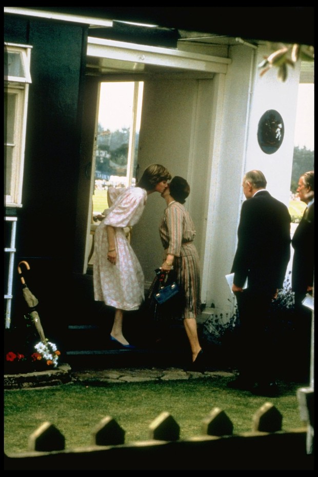 Mối quan hệ giữa Nữ hoàng Elizabeth và Công nương Diana - Ảnh 3.