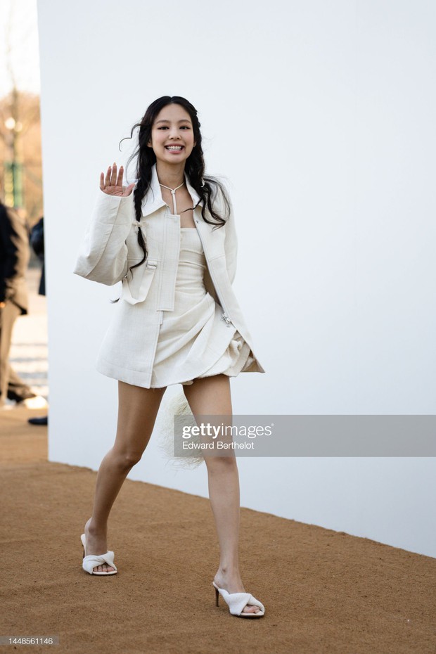 Ống kính tử thần của Getty Images cũng chịu thua trước Jennie (BLACKPINK), màn khoe sắc vóc tại trời Tây chấp hết ảnh không chỉnh sửa - Ảnh 2.