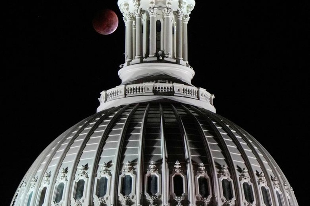 Những hình ảnh Mặt Trăng đẹp hớp hồn trong năm 2022 - Ảnh 18.
