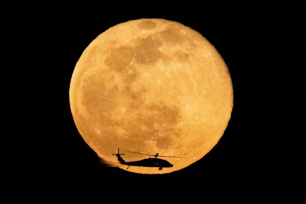 Những hình ảnh Mặt Trăng đẹp hớp hồn trong năm 2022 - Ảnh 13.