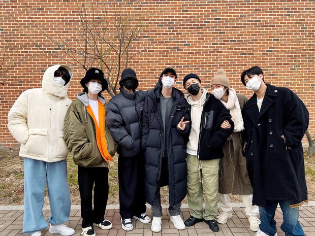 Jin (BTS) chính thức nhập ngũ: BTS có cử chỉ cảm động, người hâm mộ không quản ngại đường xa đi tiễn - Ảnh 2.
