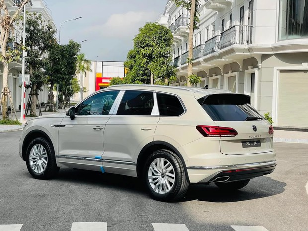 Vừa ra mắt tại Việt Nam, Volkswagen Touareg đã tăng giá 100 triệu đồng - Ảnh 3.