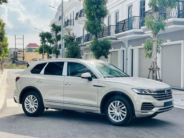 Vừa ra mắt tại Việt Nam, Volkswagen Touareg đã tăng giá 100 triệu đồng - Ảnh 1.