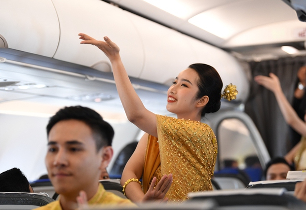 Nhan sắc của hoa hậu Đoàn Thiên Ân trên chuyến bay “nhập vai” làm tiếp viên hàng không từ Hà Nội đến Thái Lan - Ảnh 5.