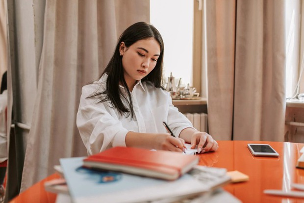 Từ chối đi tiệc cuối năm vì tốn kém, không thích đồng nghiệp - Ảnh 1. Từ chối đi tiệc cuối năm vì tốn kém, không thích đồng nghiệp - Ảnh 1.